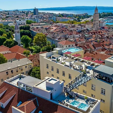 Hotel Cornaro 5*